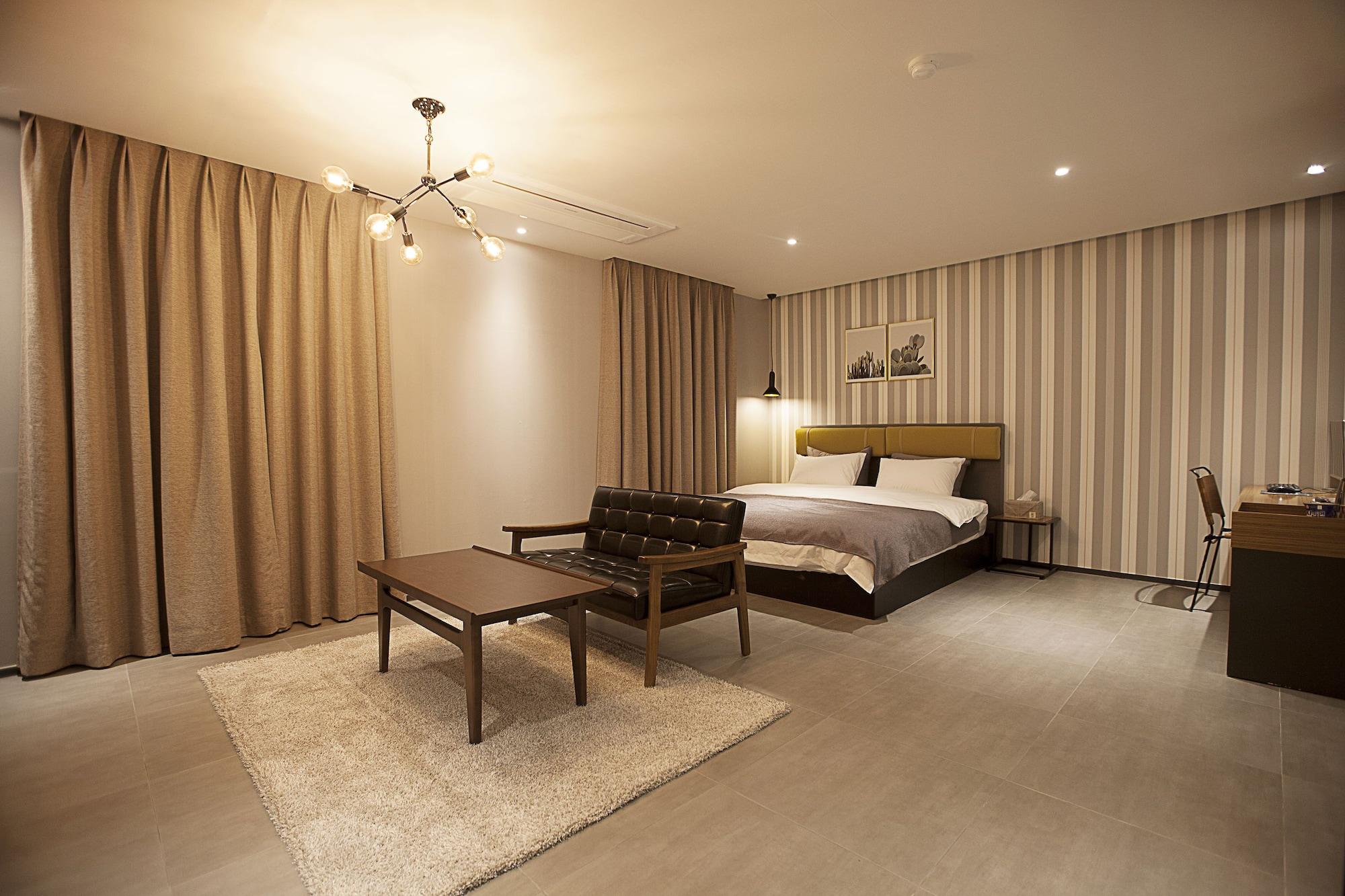 Brown Dot Hotel Changwon Eksteriør billede