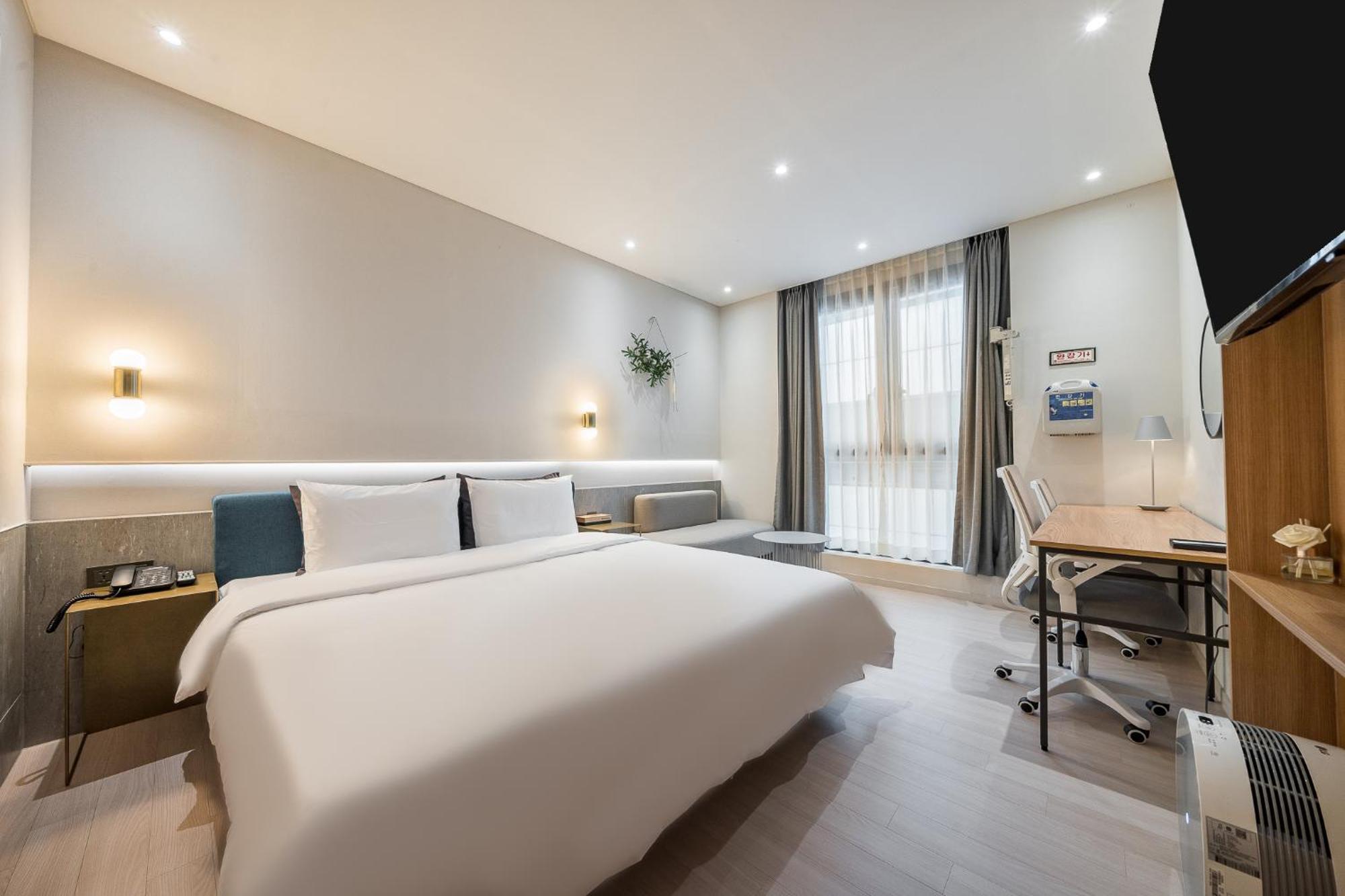 Brown Dot Hotel Changwon Eksteriør billede