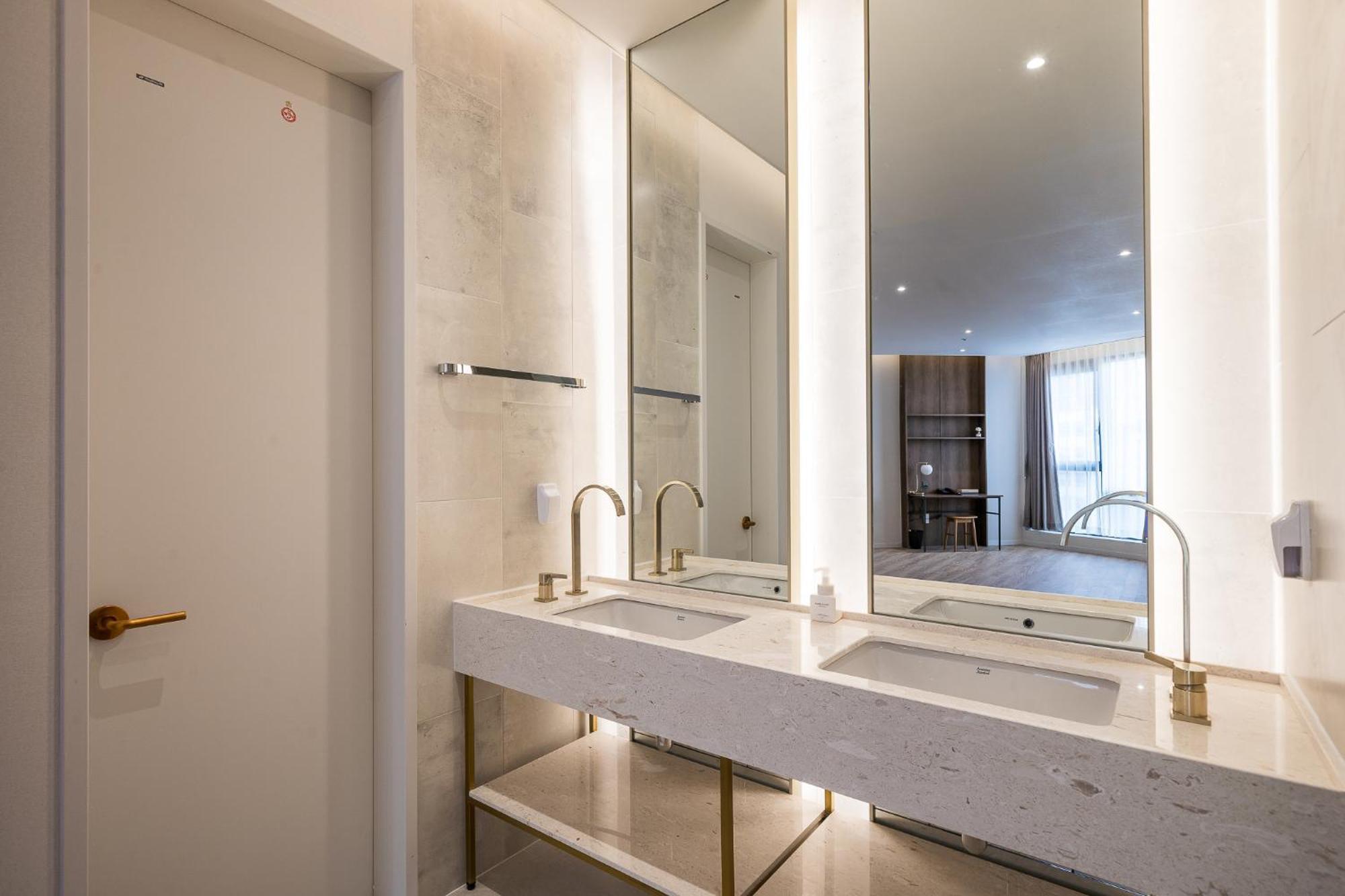 Brown Dot Hotel Changwon Eksteriør billede