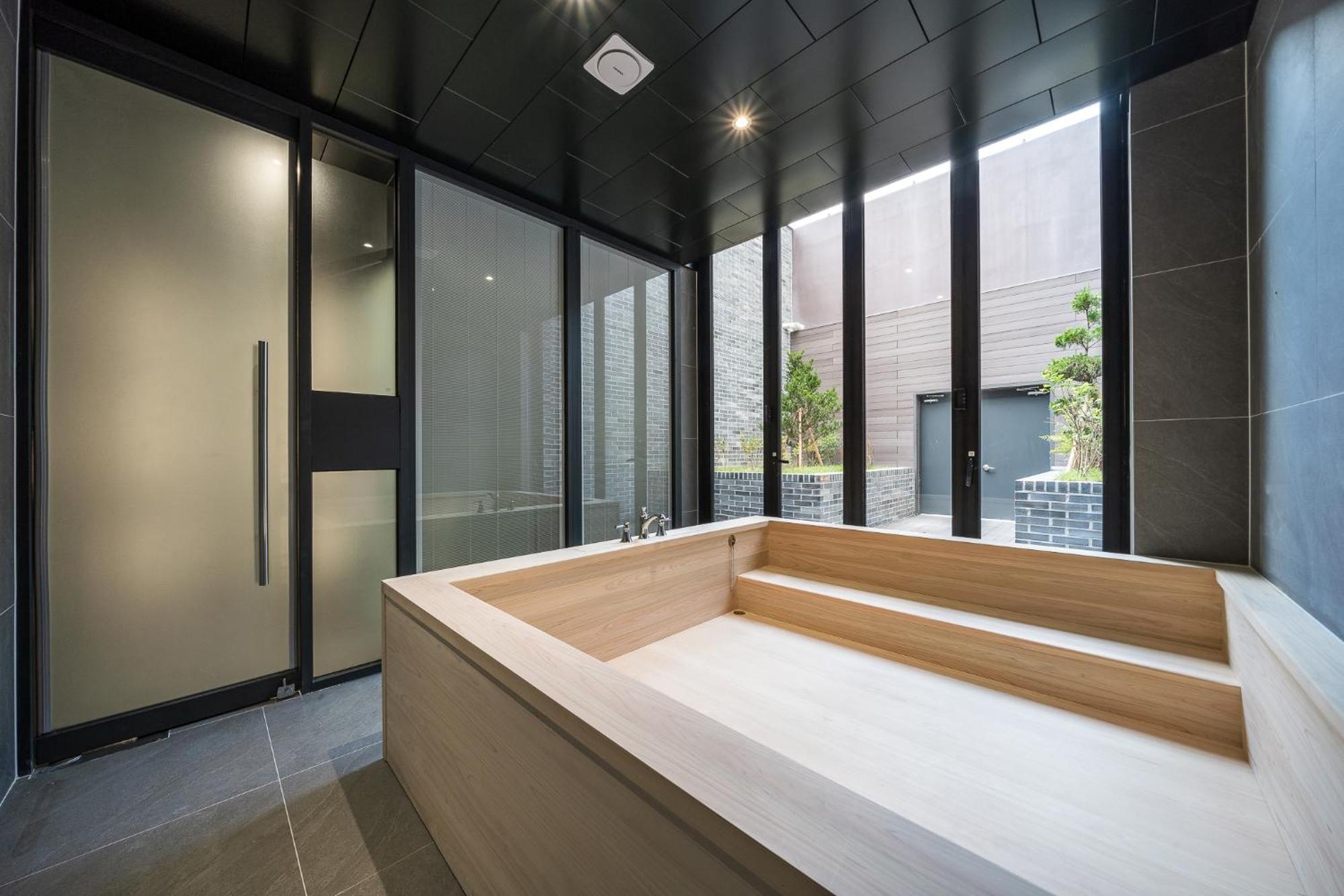 Brown Dot Hotel Changwon Eksteriør billede