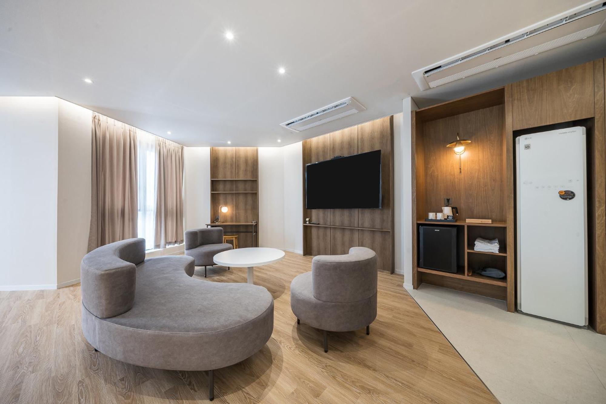 Brown Dot Hotel Changwon Eksteriør billede
